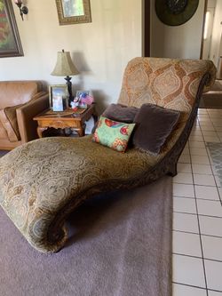 Traditional Chase lounge