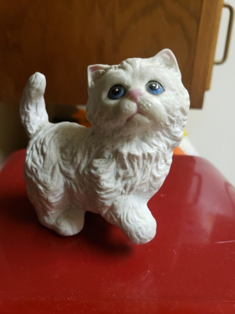 White Ceramic Kitty