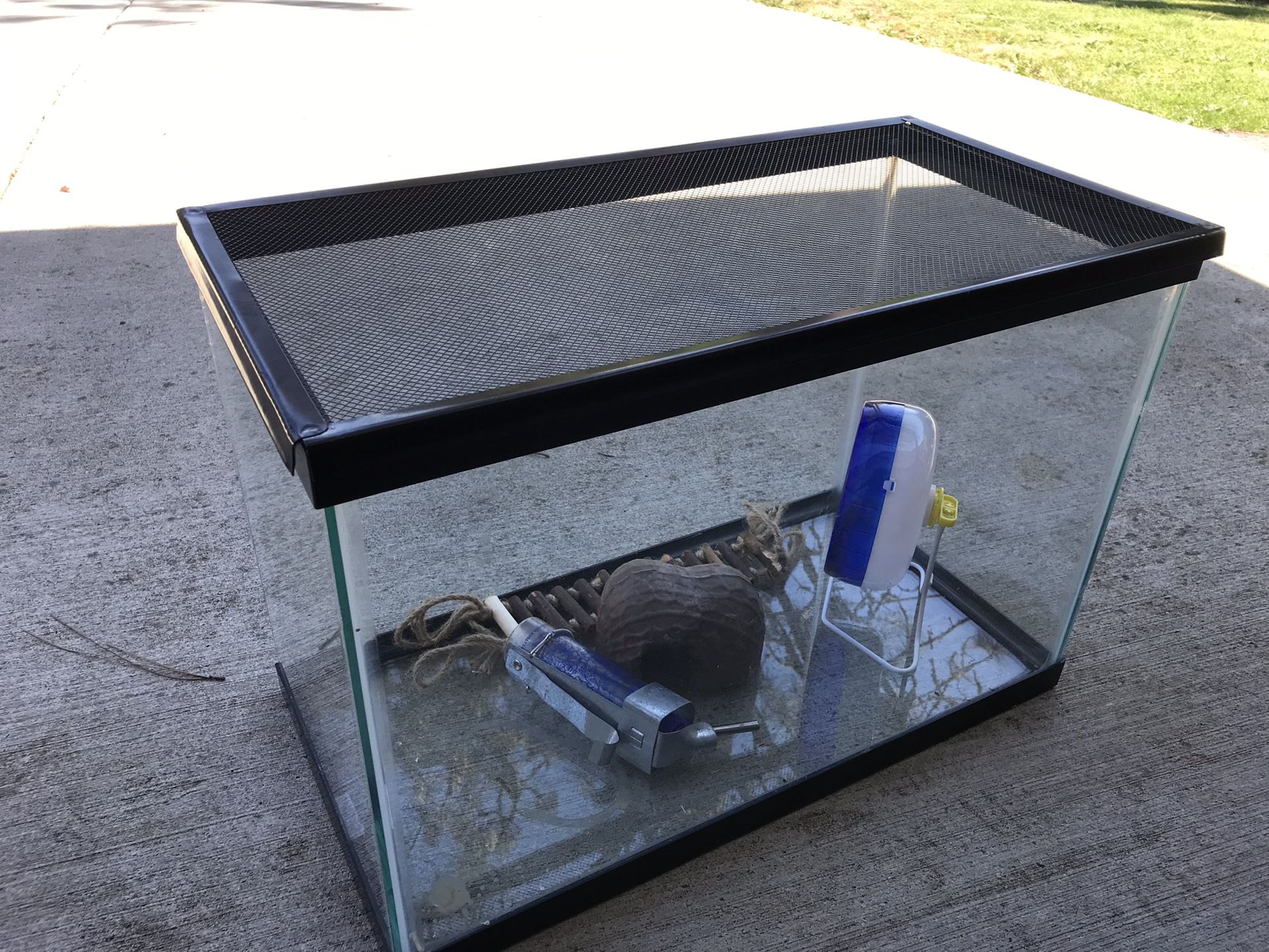 Fish Tank/Hamster Home & Accessories!