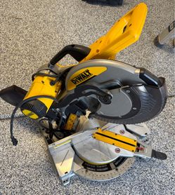 DEWALT Miter Saw