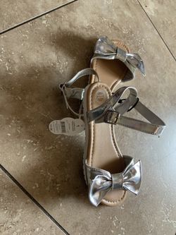 New girl’s sandals size 1