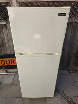 Magic Chef apartment fridge
