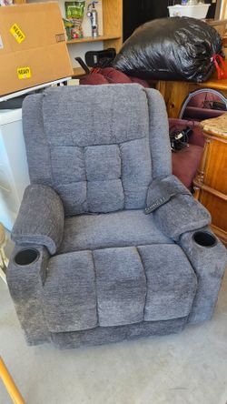 Brand new Delux lift chair