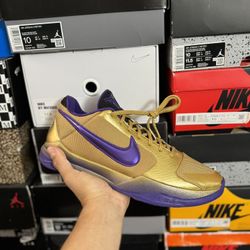 Kobe 5 Protro Undefeated Hall Of Fame size 10.5 VNDS