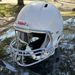 Riddell SpeedFlex Youth Football Helmet, size Large. 