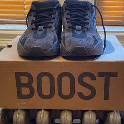 Yeezy Boost 700v2 Size 9.5 Men’s 