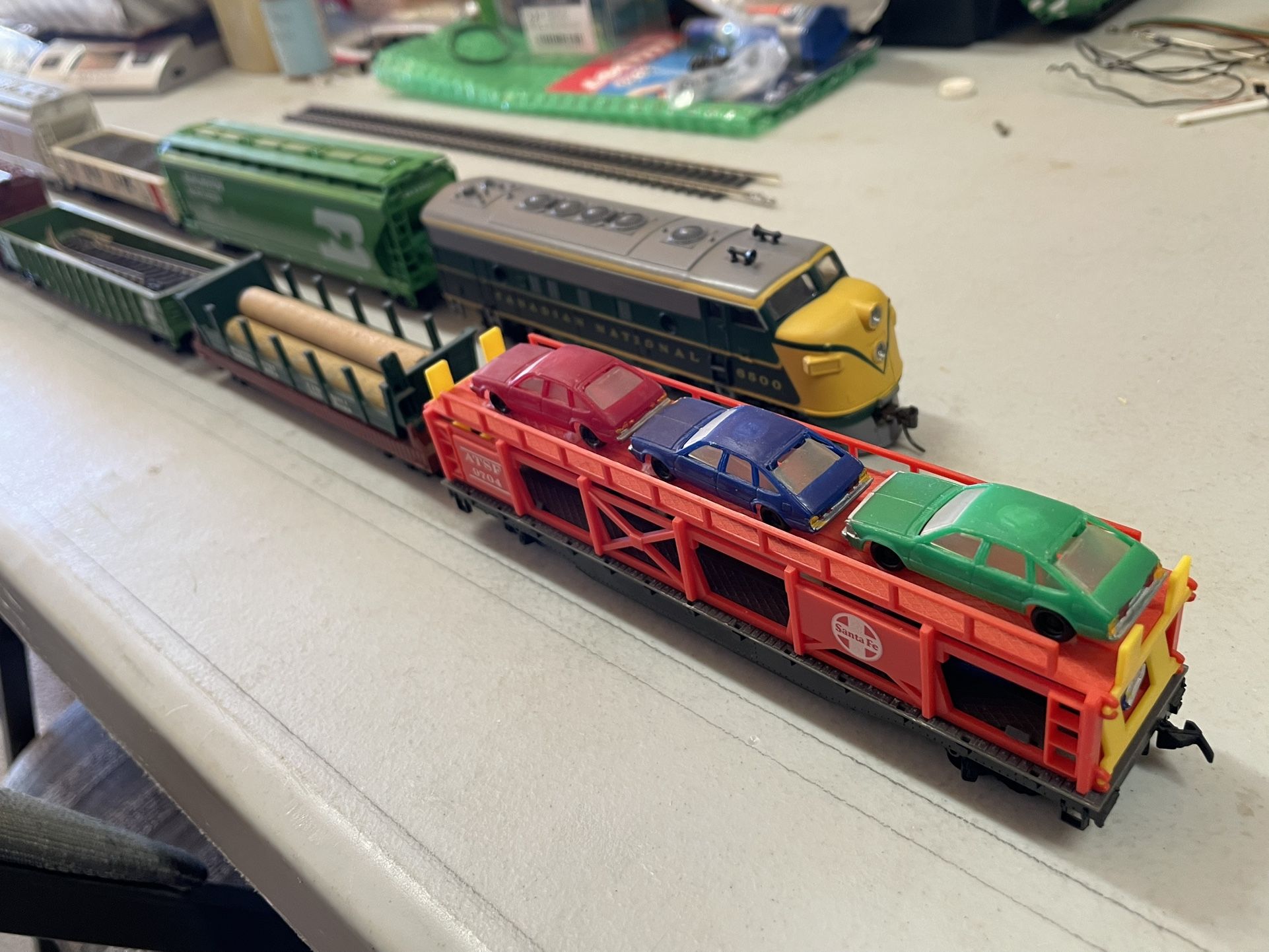HO Scale Engine (DC) and 10 cars