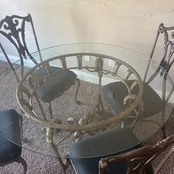 Table (seats 4)