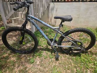 Huffy Men's 26" Extent Mountain Bike and 2 pack of tubes