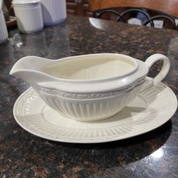 Mikasa Countryside Gravy Boat Like New