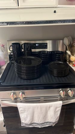black dishes 