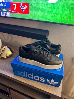 Adidas Rivalry Lux Low-Top Leather Sneakers