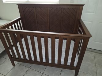 Brand new child craft oak crib
