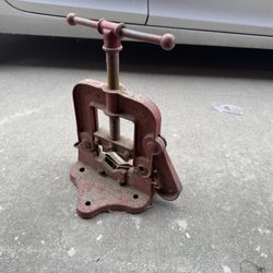 Bench Yoke Vise 