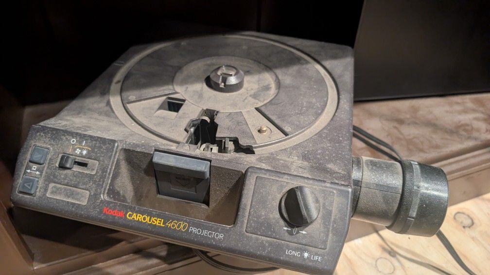 Kodak Carousel Slide Projector Machine 4600 Projects Slides Photos W 2 Slide Trays