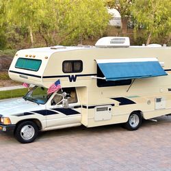 EXTREMELY CLEAN TOYOTA RV