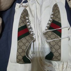 Gucci Men's Ace GG canvas sneakers (very light worn)