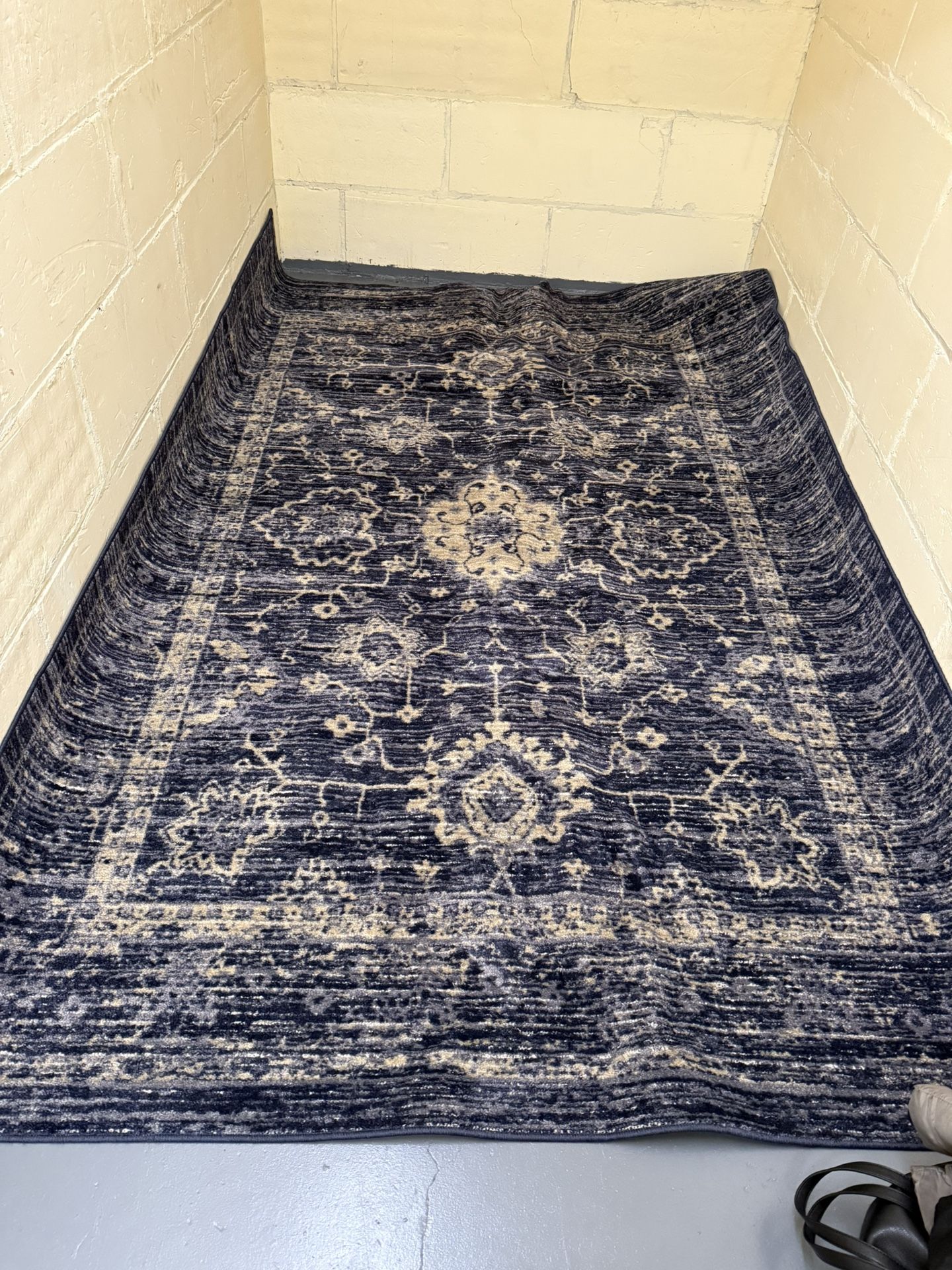 7’x10’ Indigo Vintage Distressed Area Rug