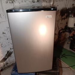 Mini Fridge 