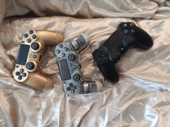 PS4 controllers