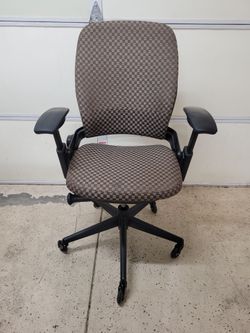 Steelcase Leap V2 Ergonomic Computer Desk Office Chair,  Excellent shape