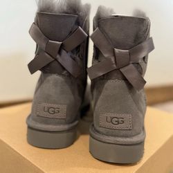 New UGG Woman’s Size 8 Bailey bow ll Gray Authentic 100%