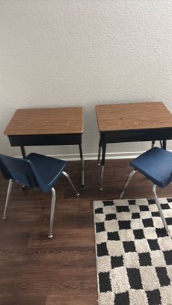 2 Desk and 2 chairs
