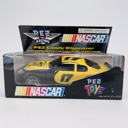 NASCAR 2003 Matt Kenseth #17 DeWalt  Race Car Pull & Go PEZ Candy Dispenser NIB
