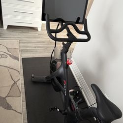 Peloton Bike (Gen 3 Tablet - Android 11) - Great Condition!