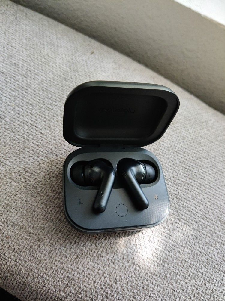 Motorola Earbuds Powered By Bose