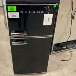 Galanz Mini Fridge WRL2