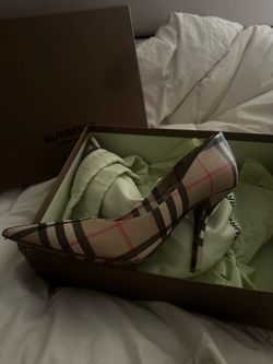 Burberry Nova Check Pointed-Toe Pumps size 38