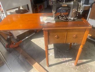 Vintage WHITE sewing machine