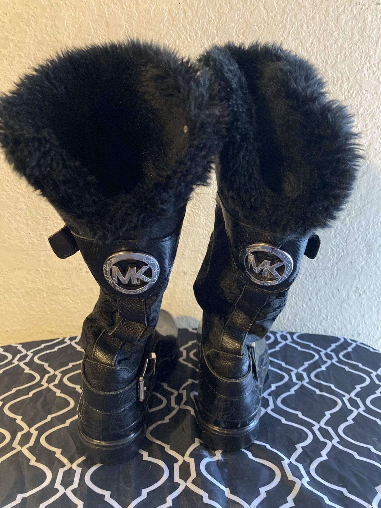 Mk Rain boots size 7 almost new for Sale in Spring Valley, CA - OfferUp