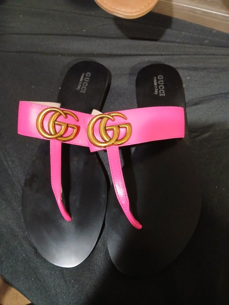 Gucci  Hot Pink sandal  Size Like a 10 or 11