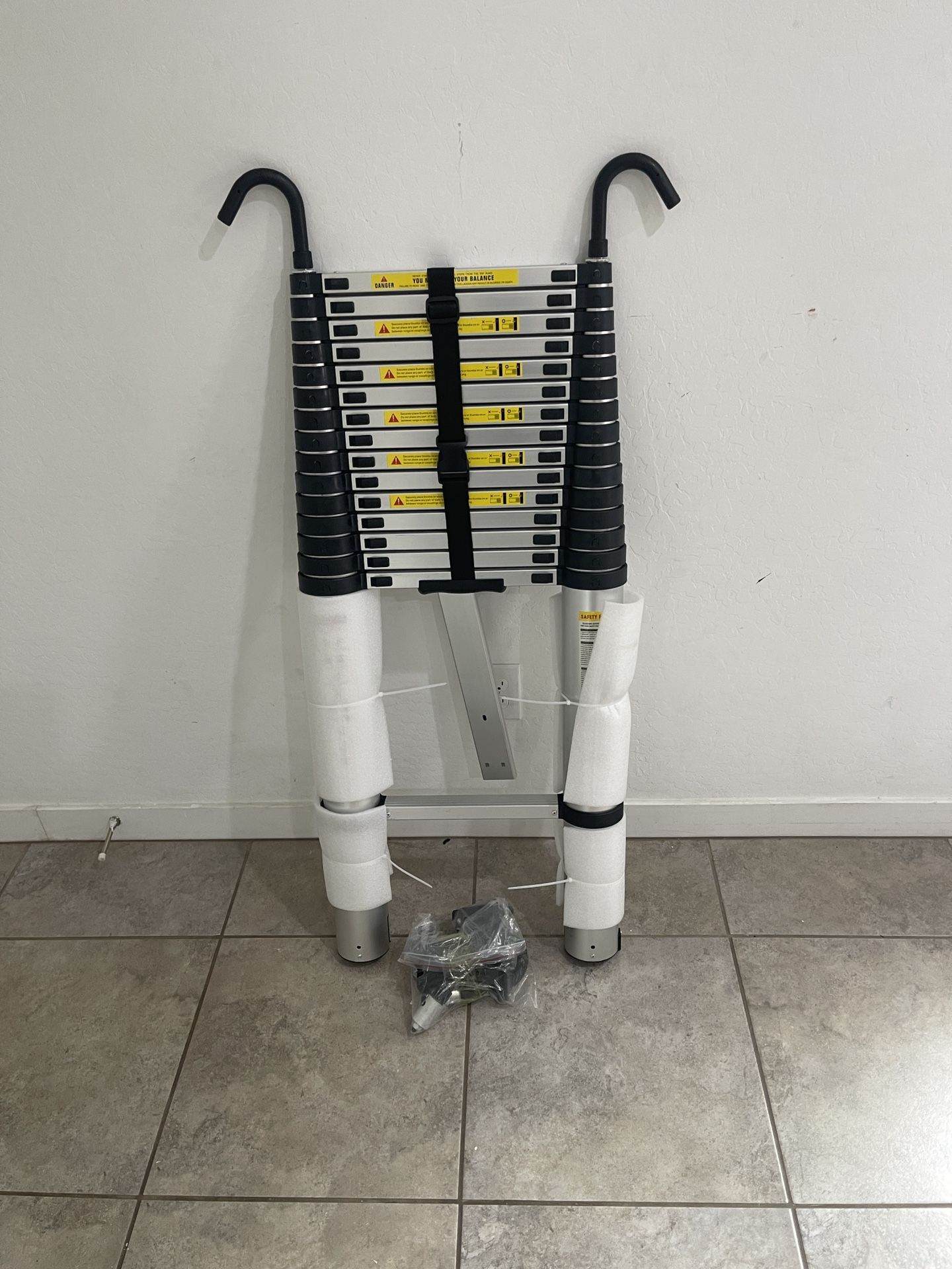 Heavy duty Aluminum strong telescopic ladder - L68 - 20.5 feet