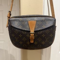 Louis Vuitton Monogram Canvas Crossbody Bag