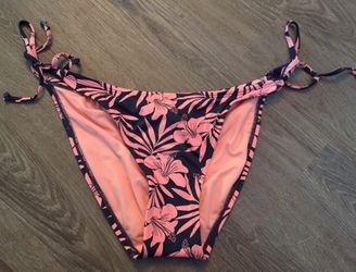 Women’s floral bikini bottoms Large NWT! Hibiscus tropical