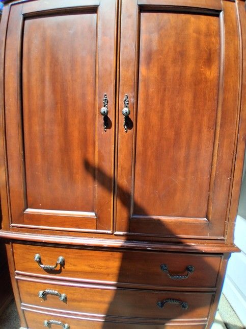 Bedroom Furniture Dresser w mirror and a Armoire