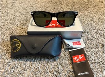 Ray-Ban Wayfarer Sunglasses with Case