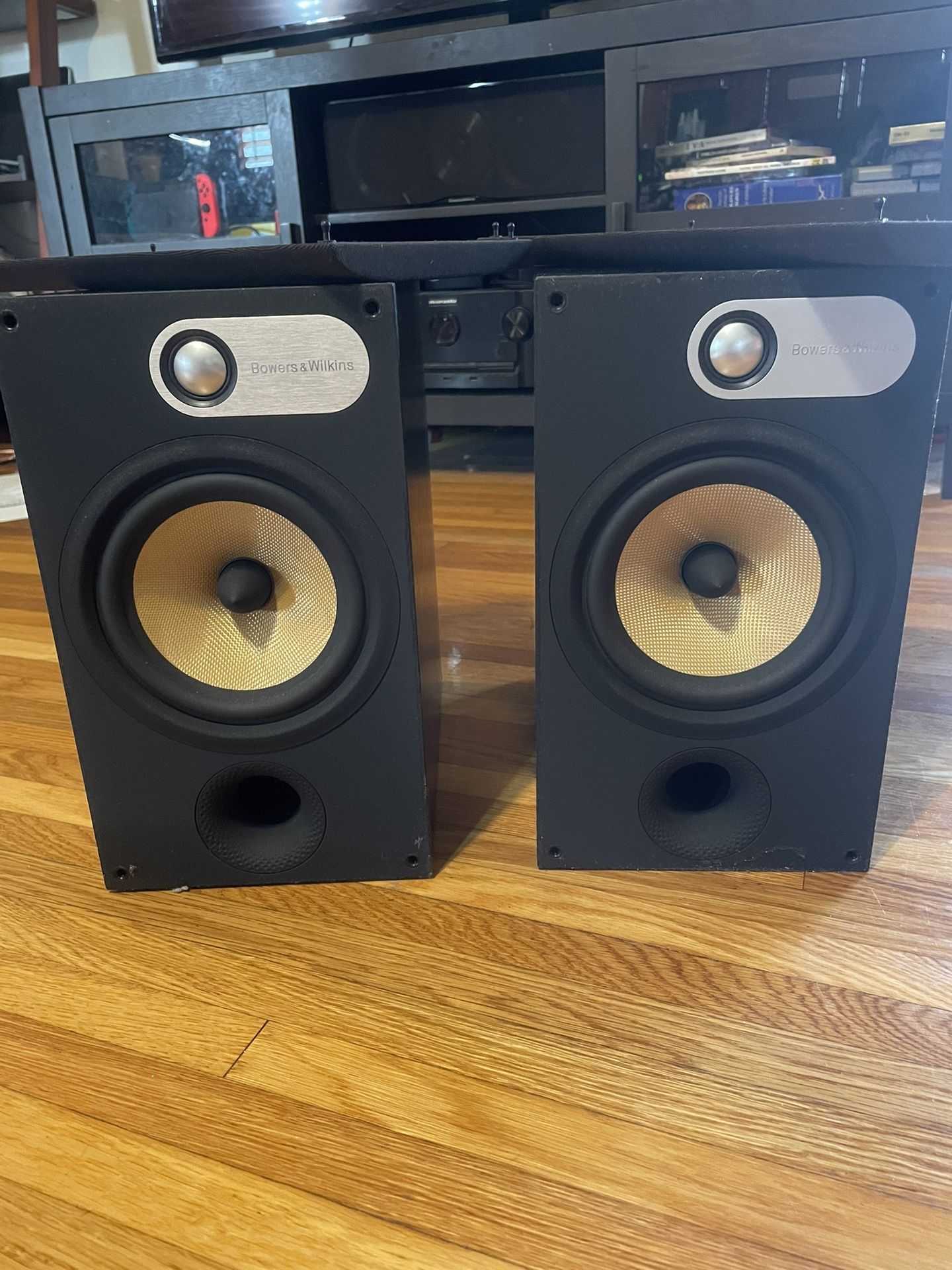 Bowers And Wilkins 685 Bookshelf Speakers X 2