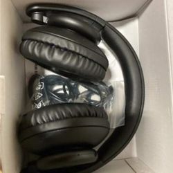 Wireless Bluetooth Gaming Headphones 30 Hours of Battery Life, Built-in Highly S