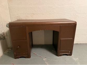2 Desks