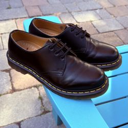 Women's Dr. Martens 1461 Smooth Leather Oxford Shoes - Gently Used - US Size 9