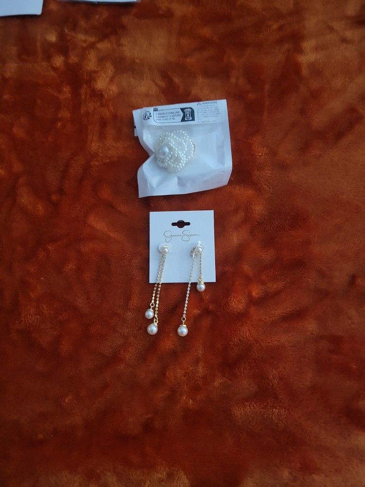 $ 7 Dollars For Pearl Ring And Dangling Earrings 7" Ring