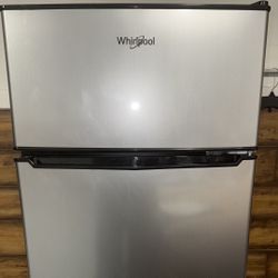 Whirlpool 3.1 cu ft Mini Refrigerator Stainless 