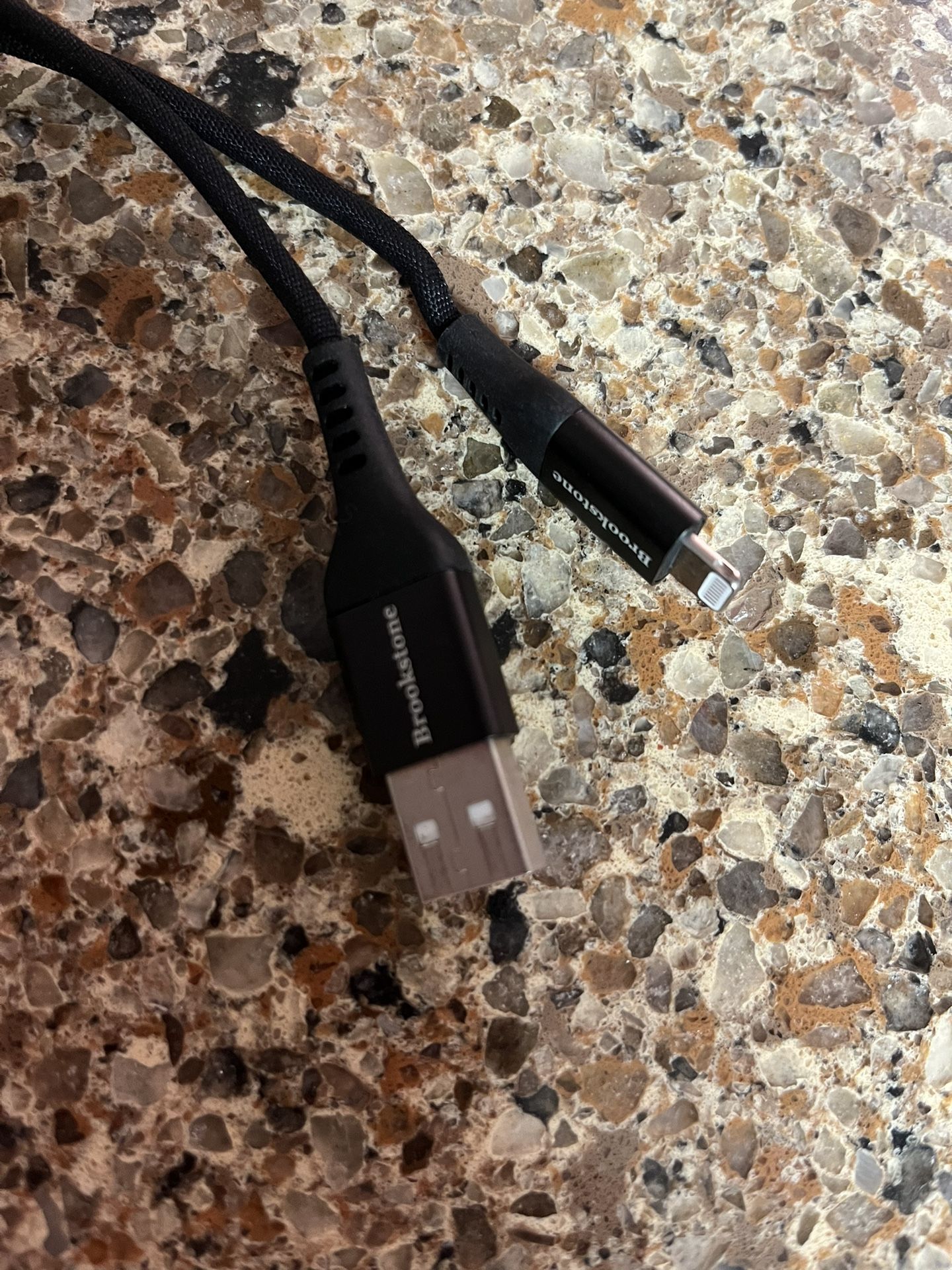 Brookstone brand premuim cable connector cord works with most iphones and ipads see photo for connection type