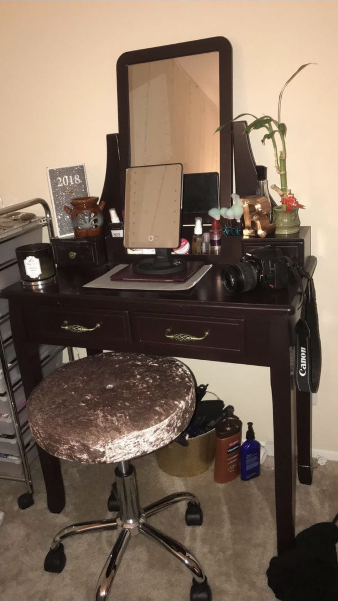 Makeup vanity for Sale in Chula Vista, CA OfferUp