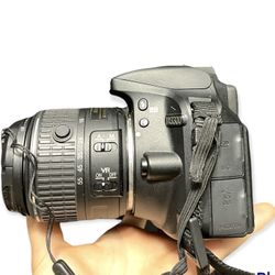 NIKON D3300 7.2/9V 2.5 A Digital SLR with 24.2MP 18-55mm Lens - Black With Case