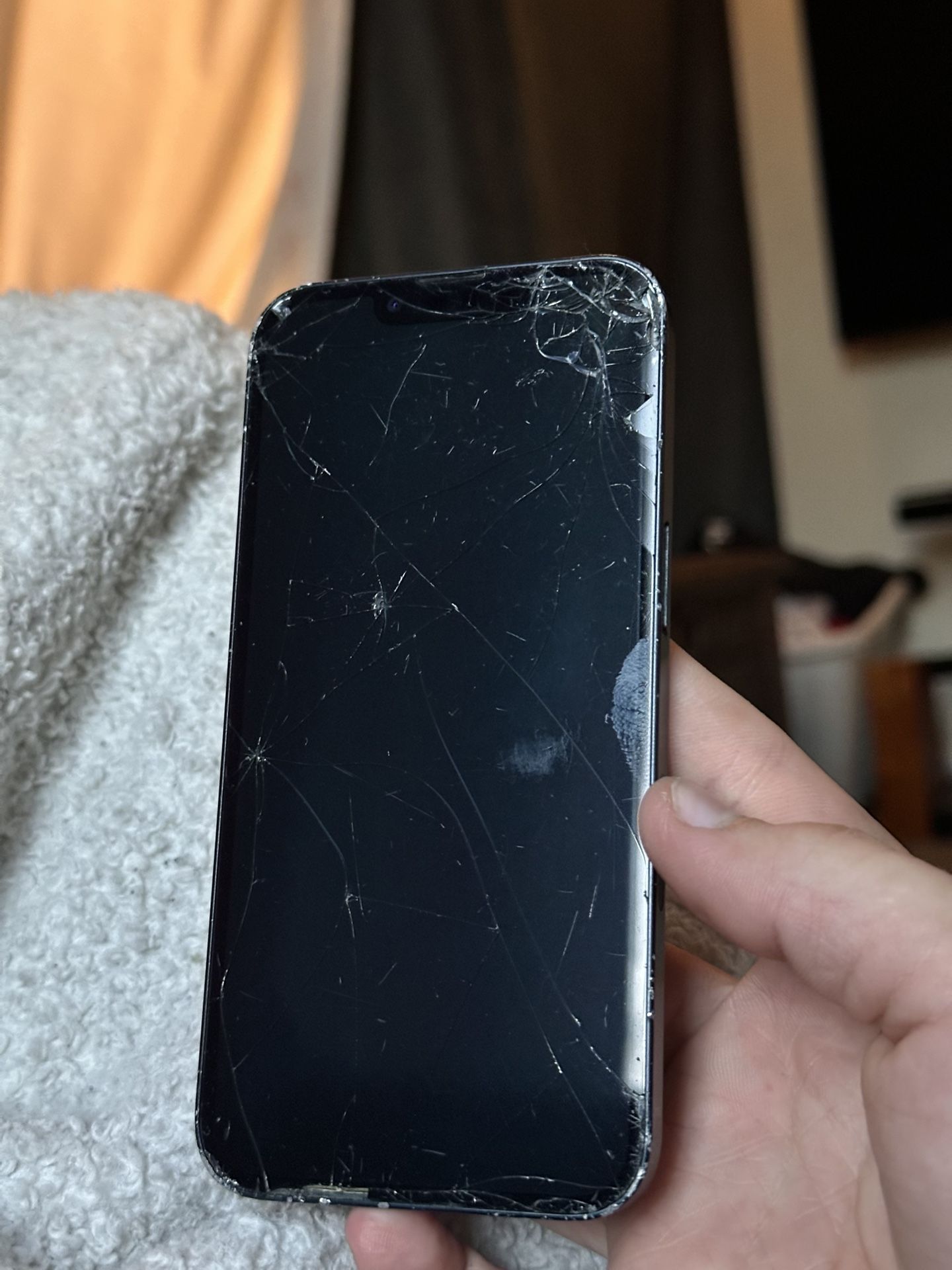 iPhone 13 128GB(READ)